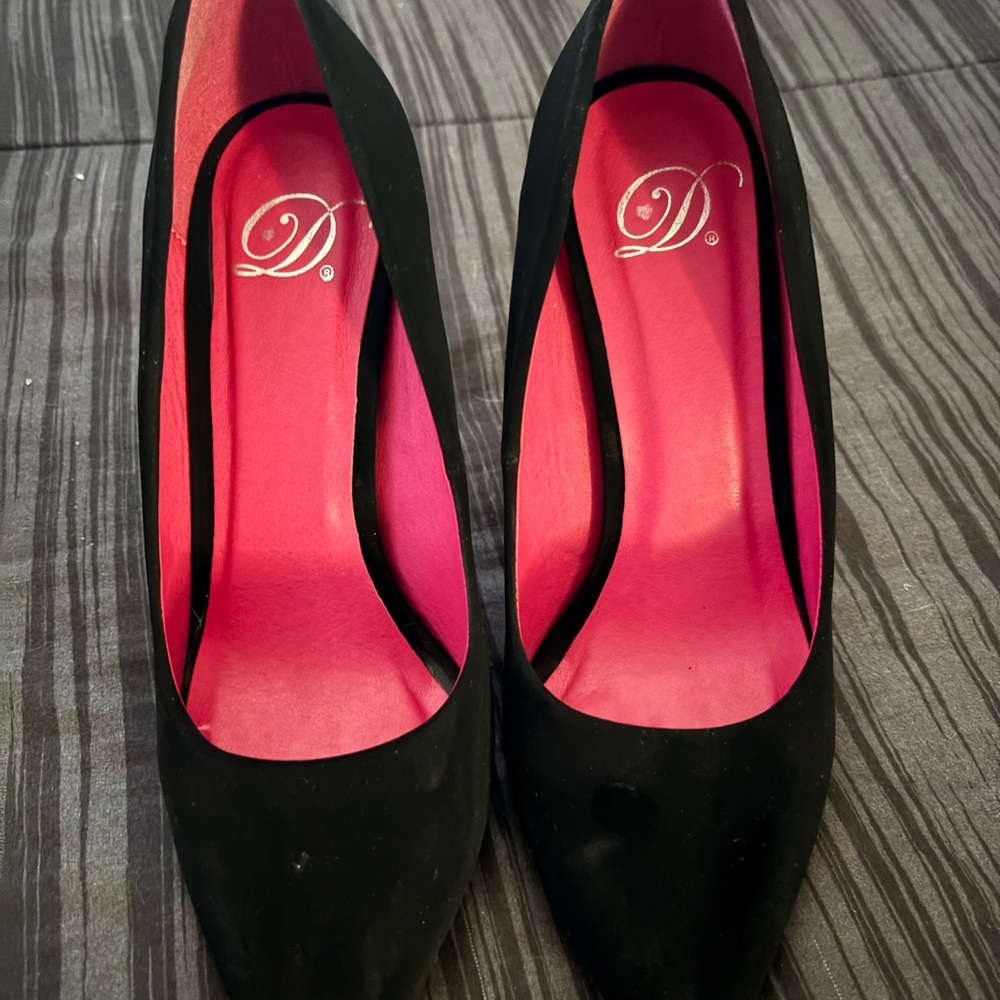 Elegant Black Stiletto Heels - Picture 2 of 2